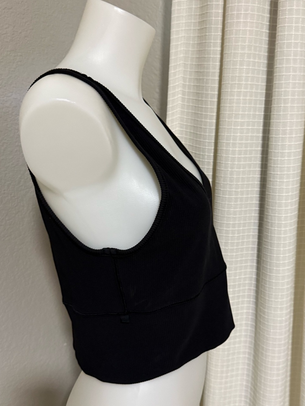 lululemon athletica Black Ribbed Power Pivot Tank - Picture 3 of 8